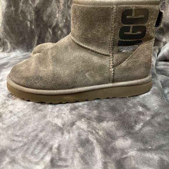 Women’s size 6 Gray Ugg Boots - Picture 7 of 7